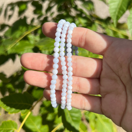 Bracelets 4mm en calcédoine bleue