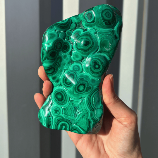 Forme libre malachite naturelle polie