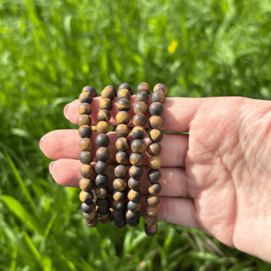 Bracelet 6mm en œil de tigre dépoli