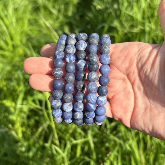 Bracelet 8mm en sodalite dépolie