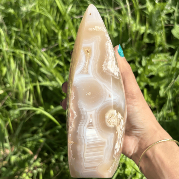 Forme libre en agate fleur de Madagascar