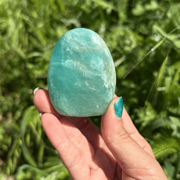 Forme libre en amazonite de Madagascar
