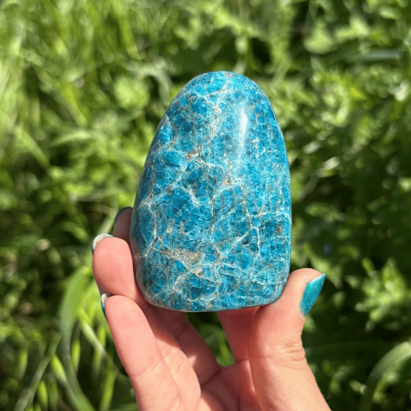 Forme libre en apatite de Madagascar