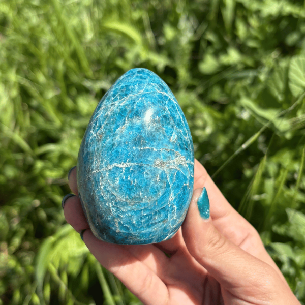 Forme libre en apatite de Madagascar