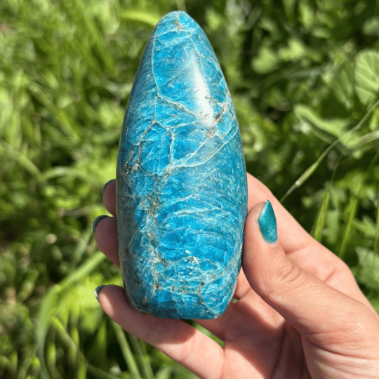 Forme libre en apatite de Madagascar