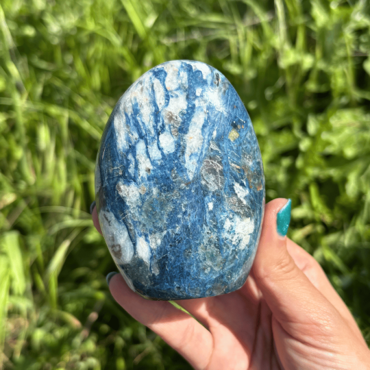 Forme libre en dumortiérite de Madagascar