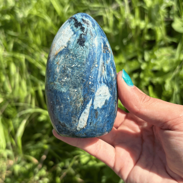 Forme libre en dumortiérite de Madagascar