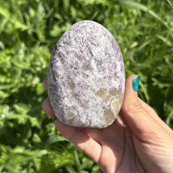 Forme libre en lépidolite de Madagascar