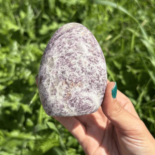 Forme libre en lépidolite de Madagascar