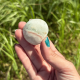 Pierre roulée en apophyllite verte et stilbite