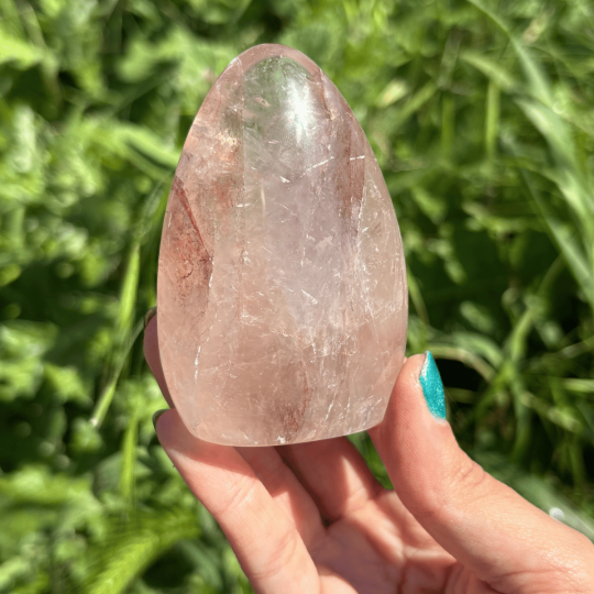 Forme libre en quartz hématoïde de Madagascar