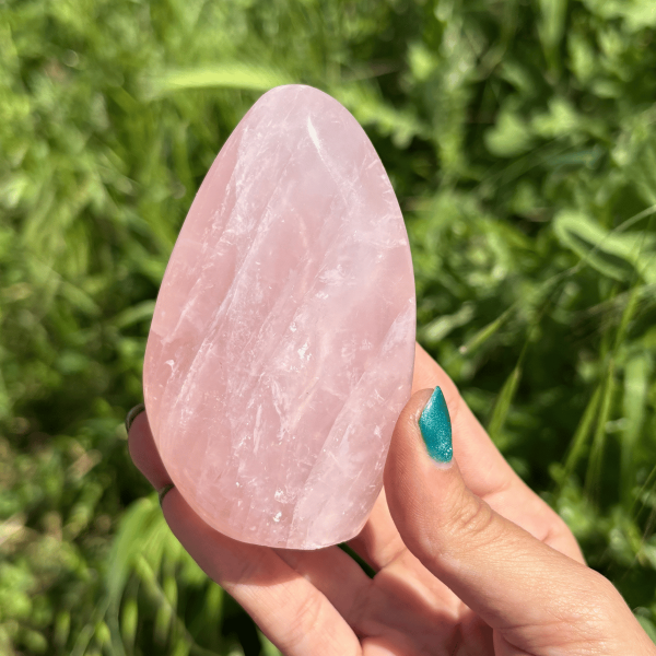 Forme libre en quartz rose de Madagascar