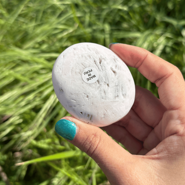 Galet en manganocalcite du Pérou