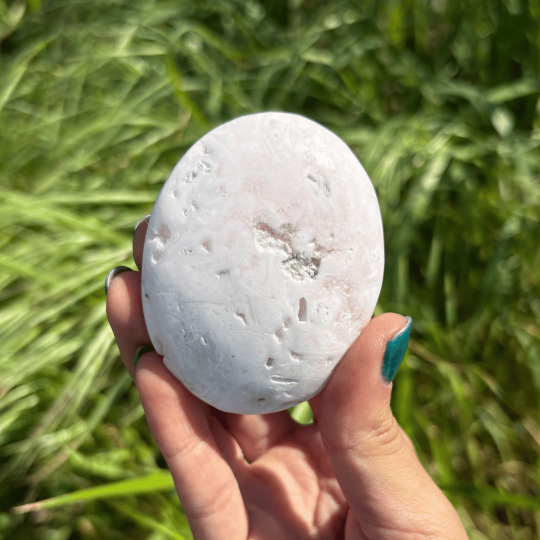 Galet en manganocalcite du Pérou