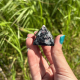 Pyramide en eudialyte