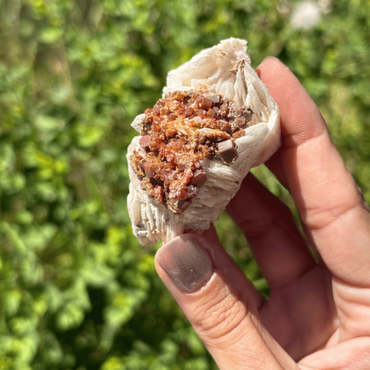 Vanadinite sur baryte du Maroc
