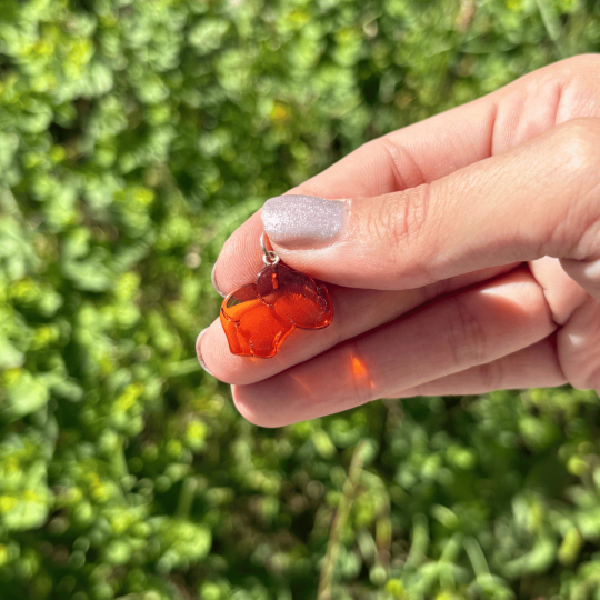 Pendentif éléphant en ambre