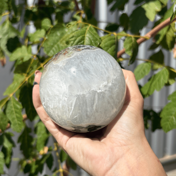Sphère en agate mousse et quartz