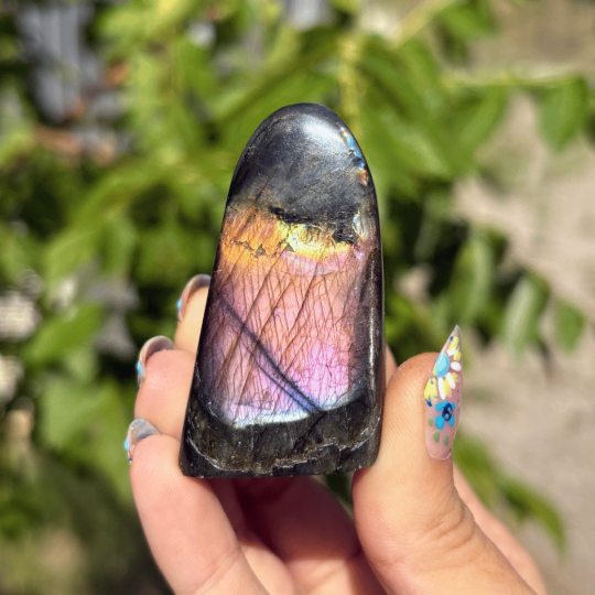 Forme libre en labradorite de Madagascar