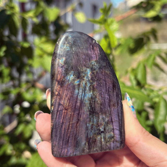 Forme libre en labradorite de Madagascar