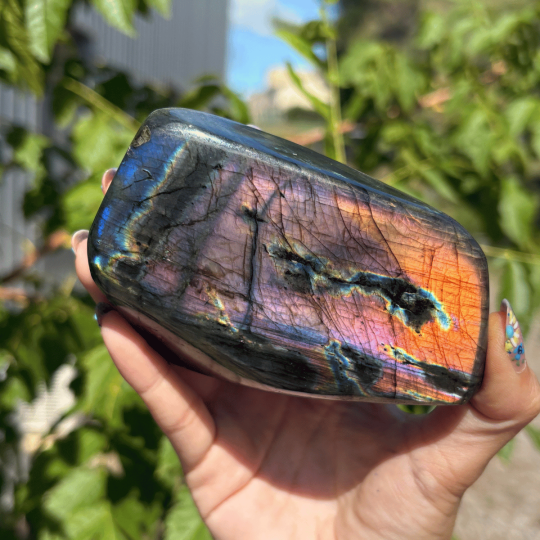 Forme libre en labradorite de Madagascar