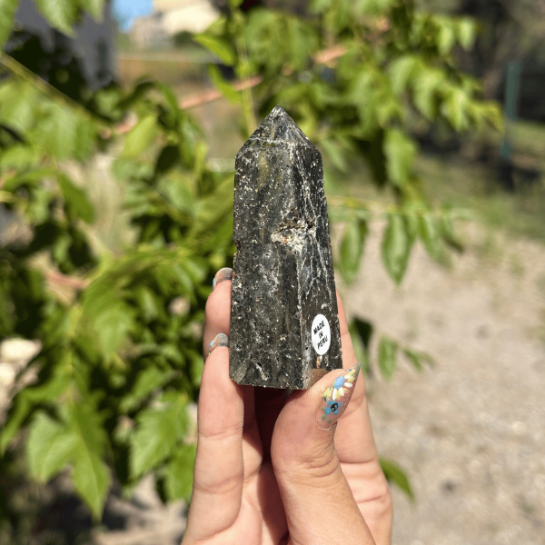 Pointe en pyrite du Pérou