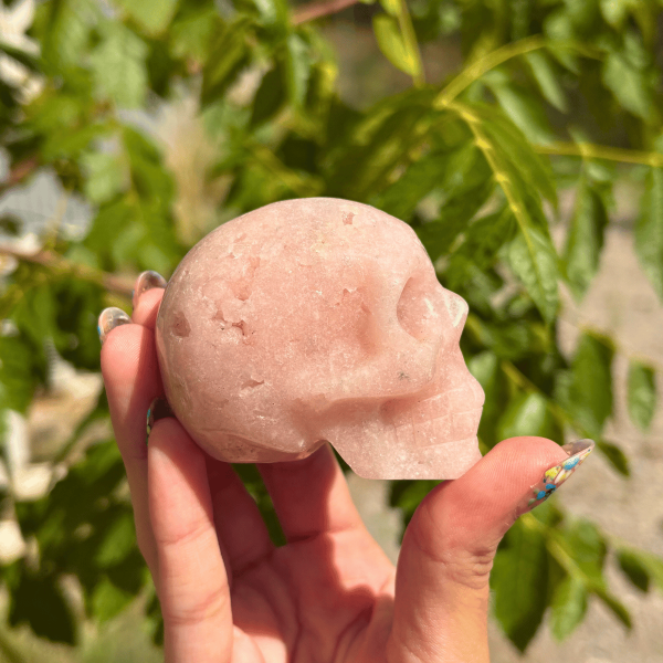 Crâne en améthyste rose