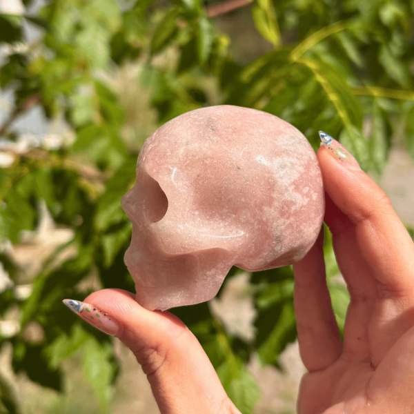 Crâne en améthyste rose