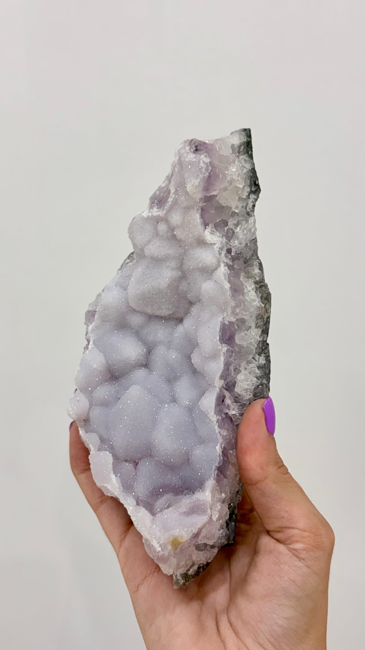 On se retrouve en direct vendredi 31 juillet à 21h 💜😍

Et je suis tellement fan de cette table on va avoir ce que j’ai ramenée de millau des pendentifs et Mineraux français 🇫🇷

Ensuite en deuxième partie de la table que des améthystes avec des particularités et pas de panique j’en ai encore pleins d’autres 🙈même si elles sont toutes uniques j’espère que vous trouverez votre bonheur 😍

Alors tu seras là vendredi ? 😉